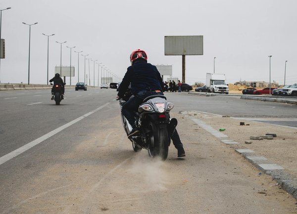 En quoi les capteurs de surveillance de l'usure des freins contribuent-ils à la maintenance prédictive des véhicules lourds?