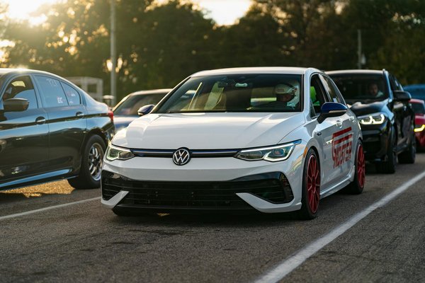 Comment les systèmes de gestion de la température des pneus affectent-ils la performance des véhicules de sport?