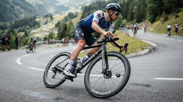 Quels sont les avantages des systèmes de contrôle de la pression des pneus pour les vélos de course?